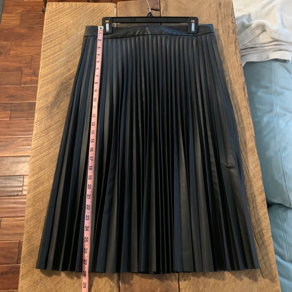 Rachel Zoe black faux leather pleated midi skirt, size M - Picture 5 of 8